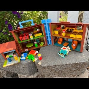 Vintage Fisher Price Little People playhouse